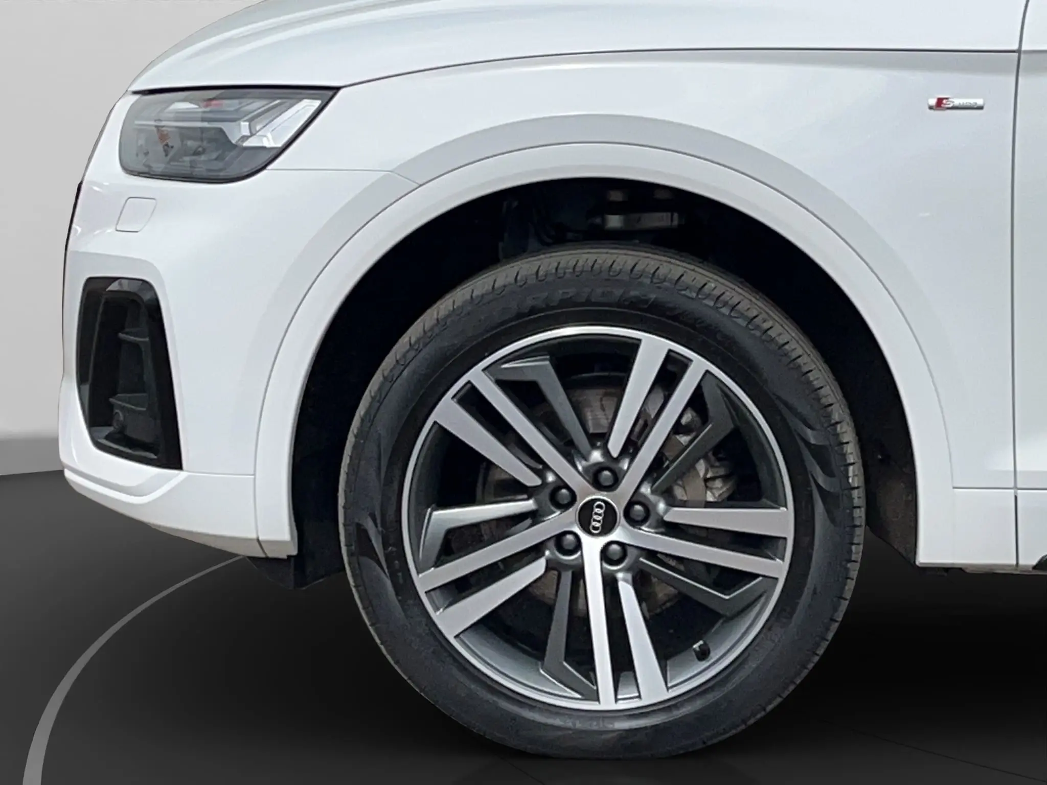 66bcce003d94d9179d613abe_Autoreifen-Front KI Fotografie App Nachher